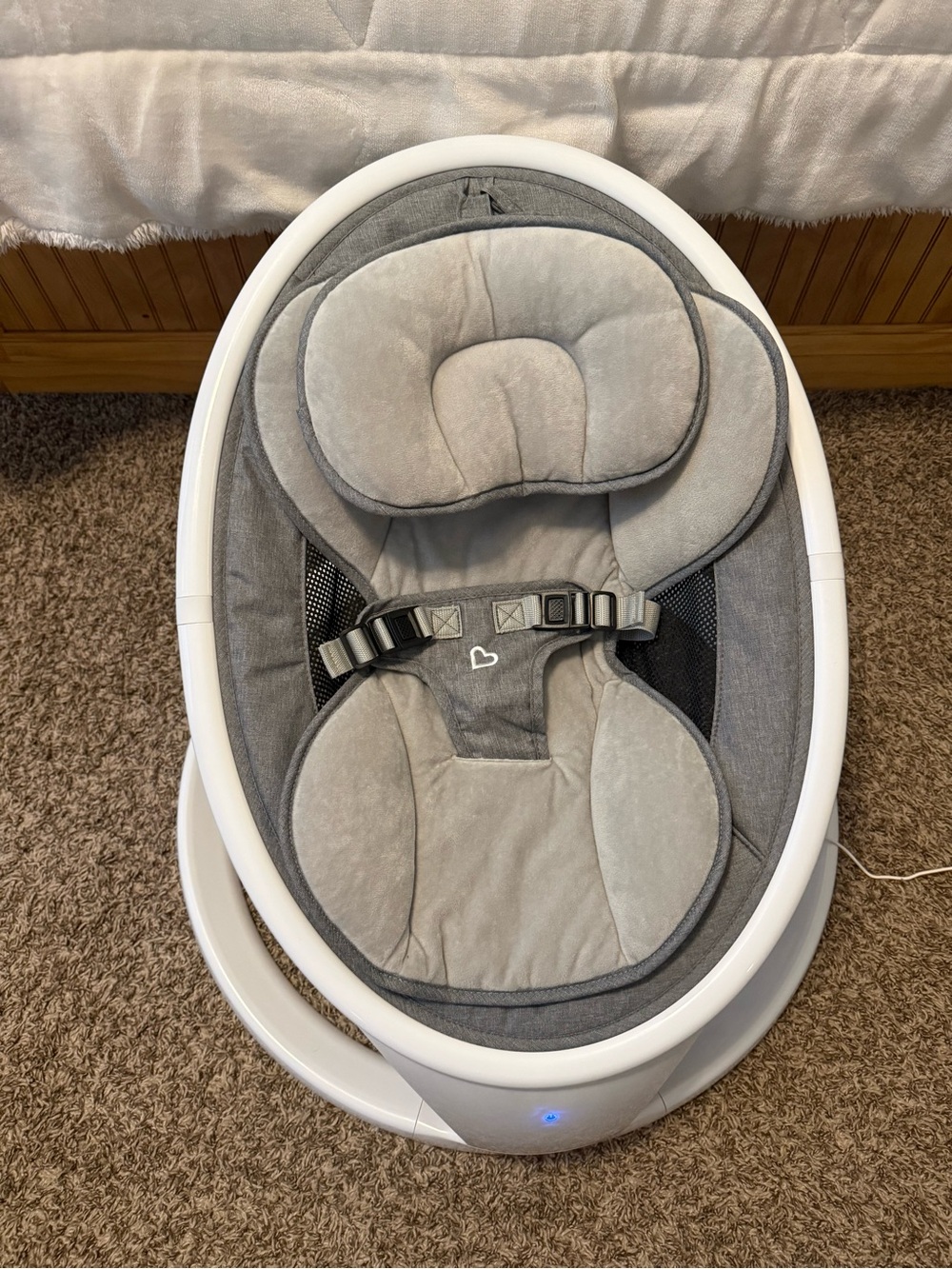 Munchkin Gray Infant Rocker with Padded Insert and Safety Harness